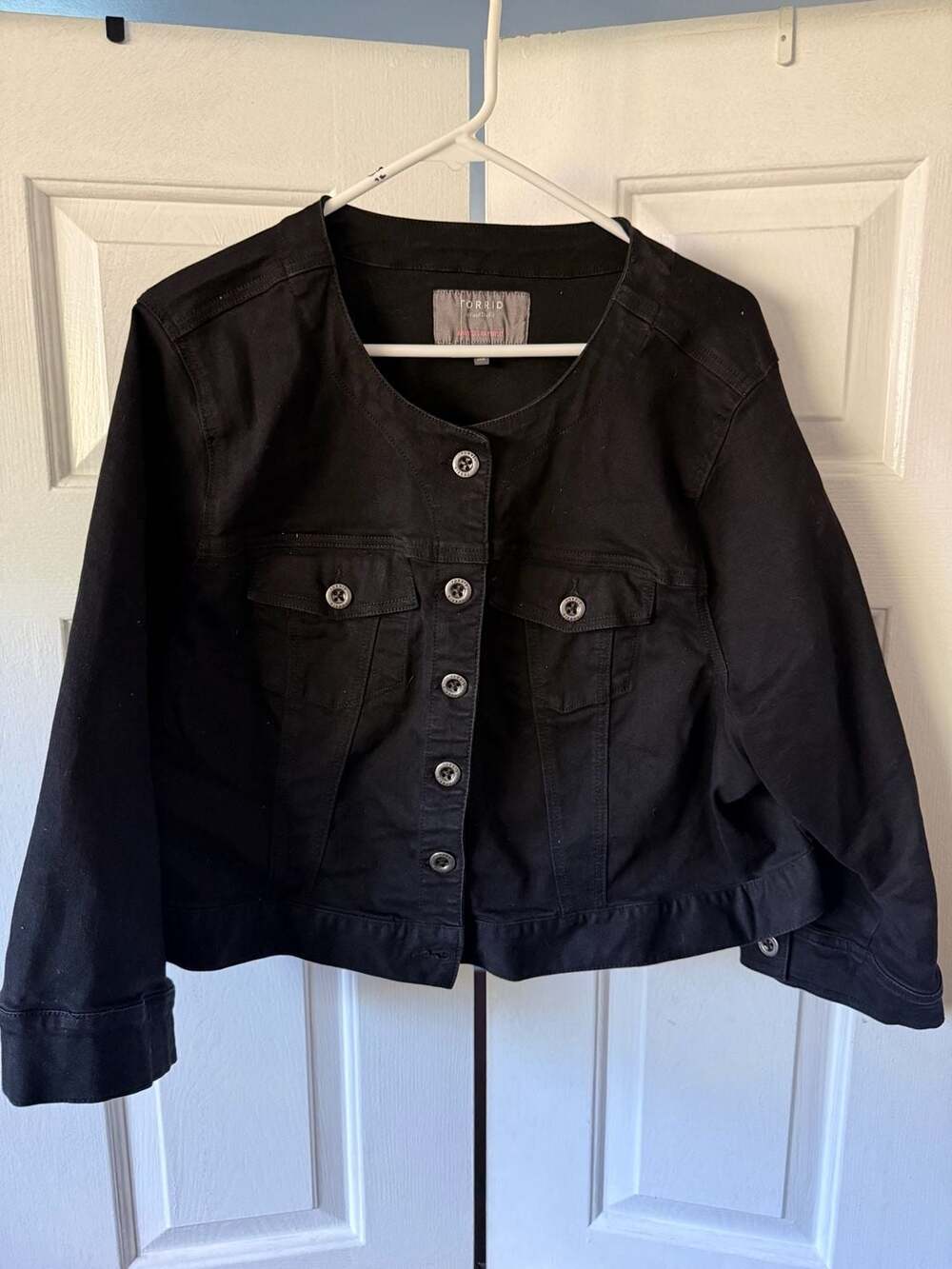 Torrid Black Collarless Cropped Denim Jacket Size 3